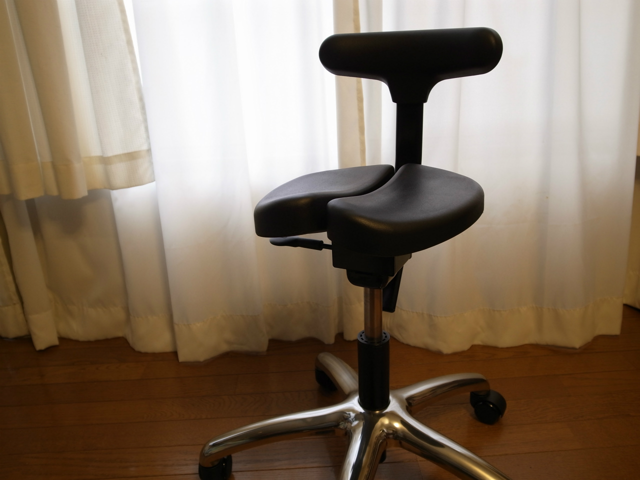 1199-201603_Ayur Chair 01 01