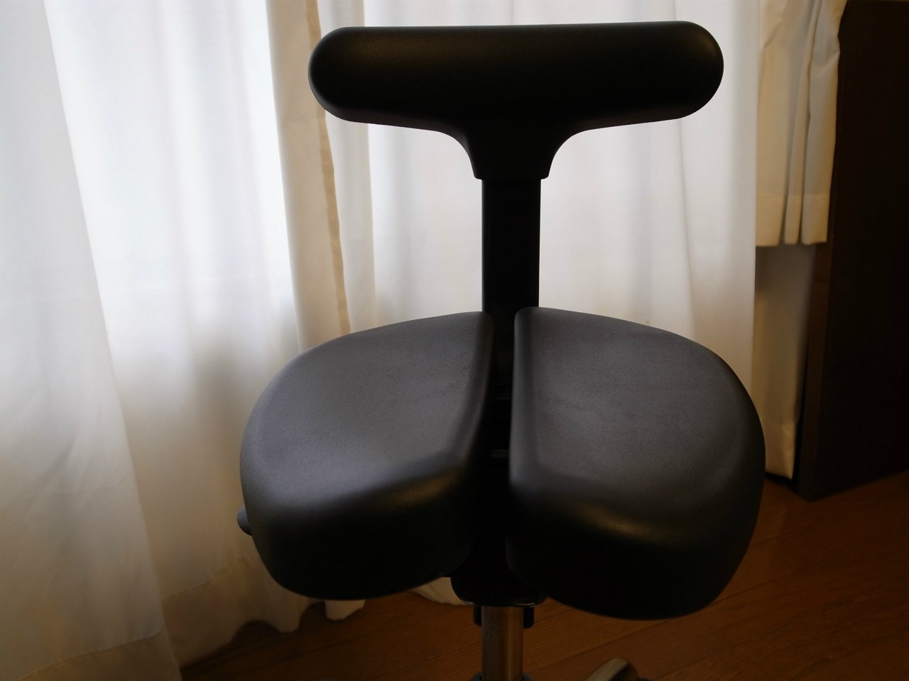 1199-201603_Ayur Chair 01 03