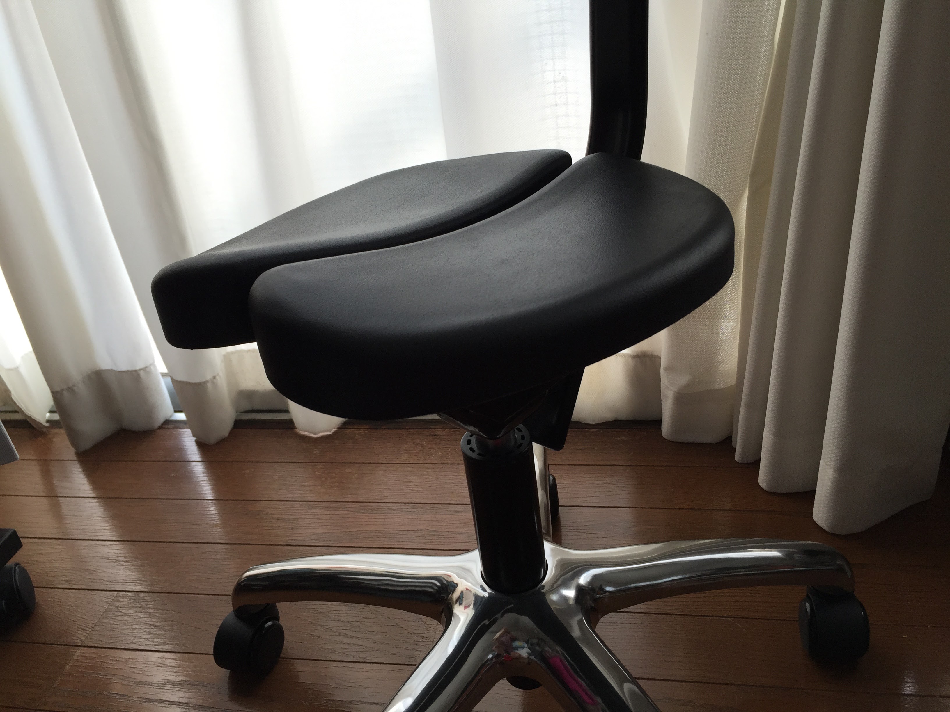 1011-201509_Ayur Chair 01 03