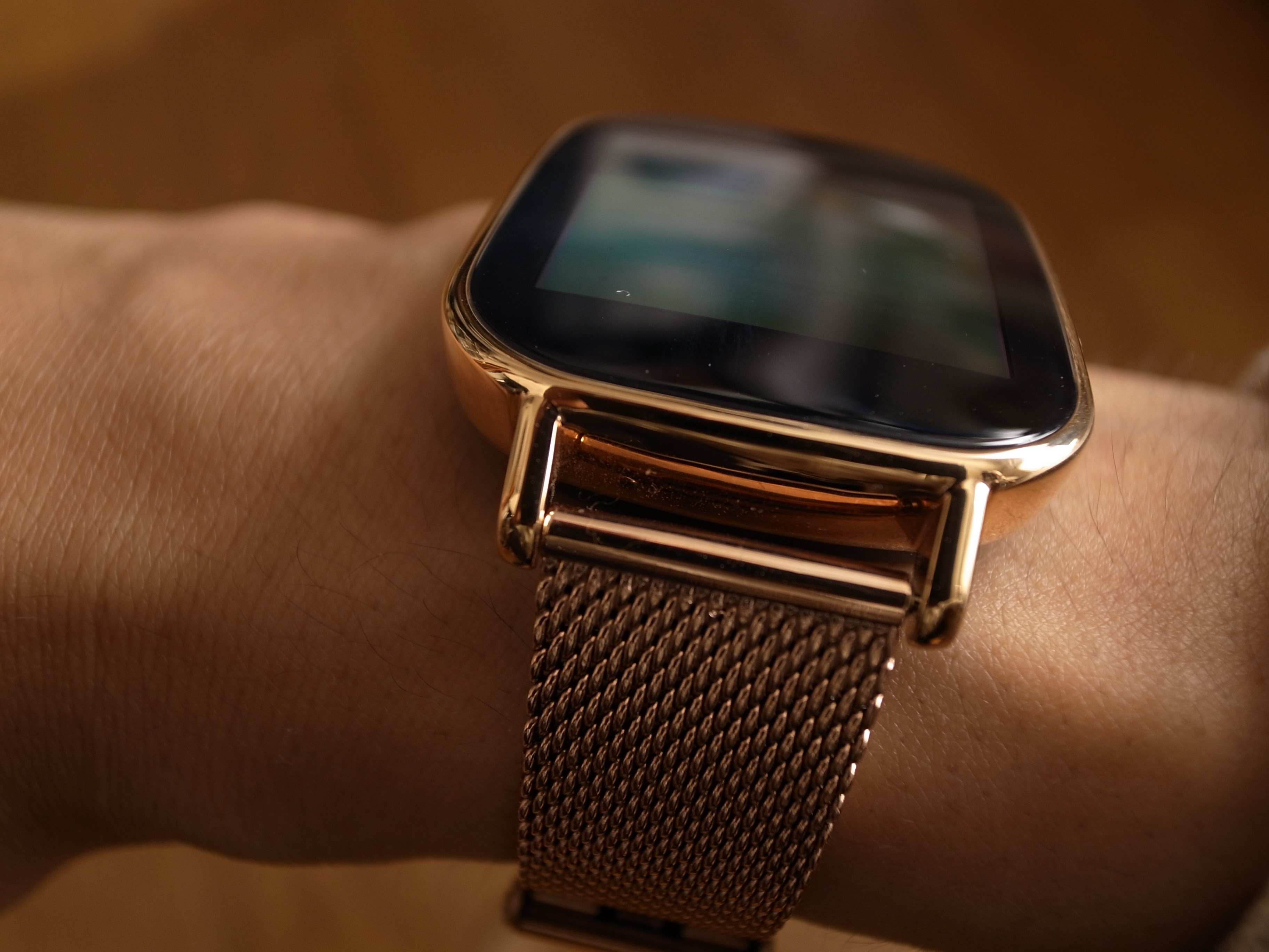 1114-201512_ZenWatch2 Apple Watch 02